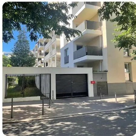Elegant 45 M2 6 + Garage. Idealement Situe Appartement