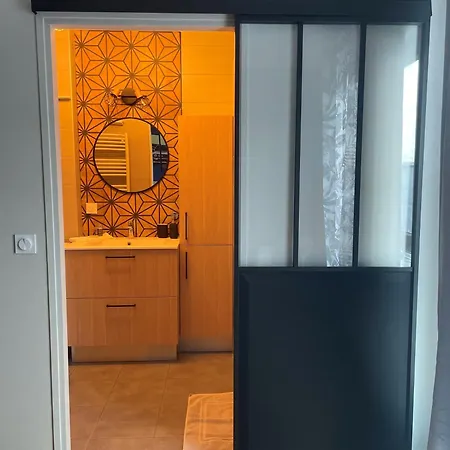Appartement Elegant 45 M2 6 + Garage. Idealement Situe