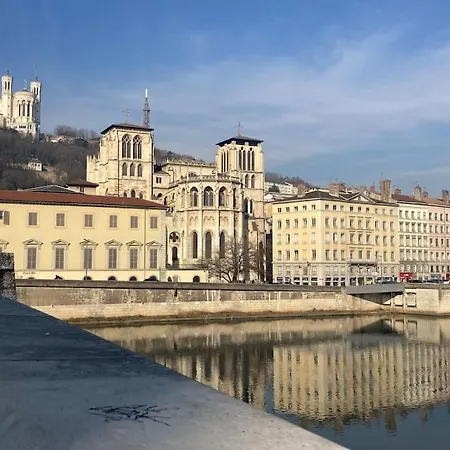 Apartament Elegant 45 M2 6 + Garage. Idealement Situe Lyon